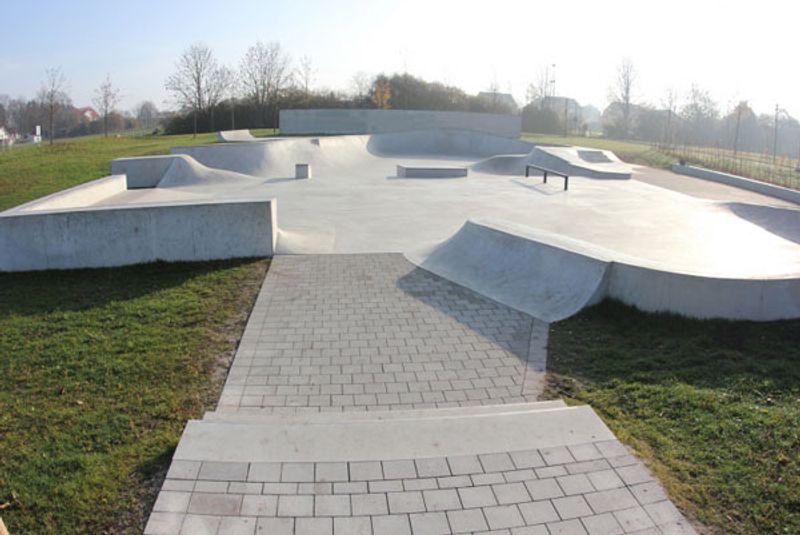 Hallbergmoos Skate Park 