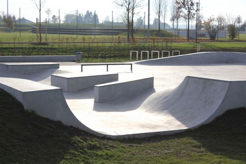 Hallbergmoos Skate Park 