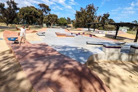Harvey Skatepark photo 11