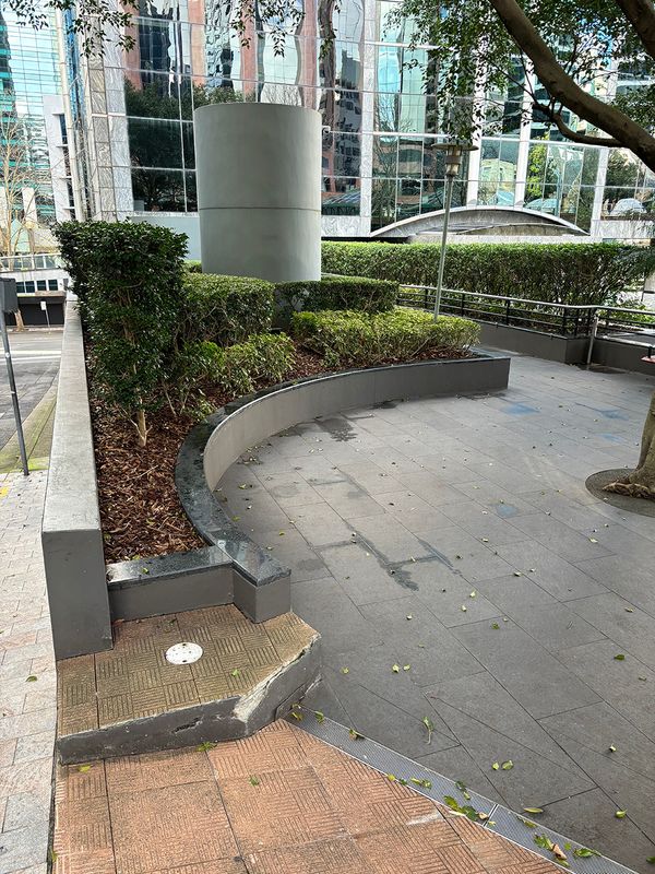 Hill St Curved Ledge