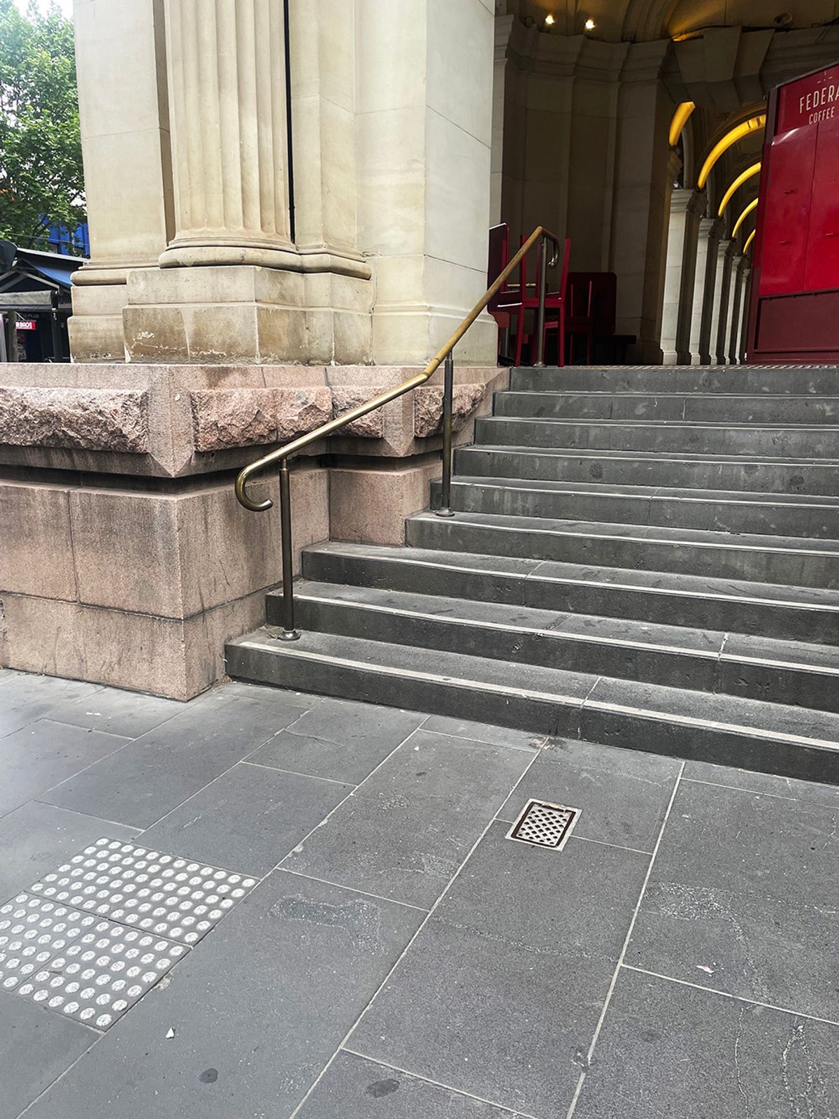 H&M Rail skate spot