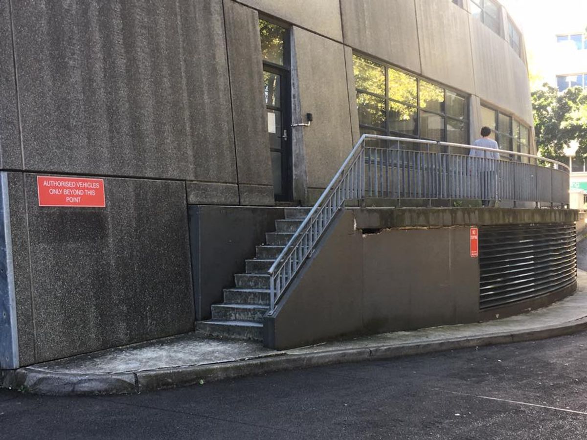 Hospital Slappy Ledge skate spot