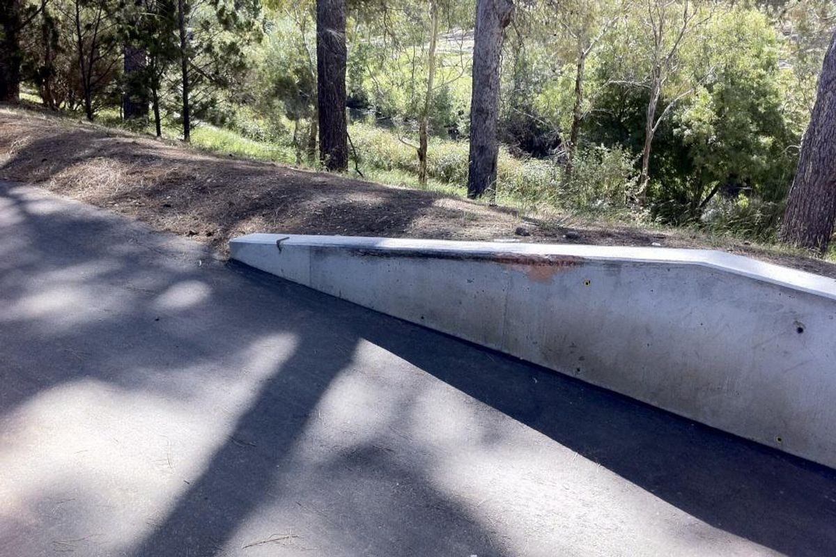 Zoo Up-ledge skate spot