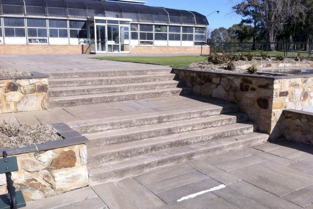 Rose Gardens Double Set skate spot