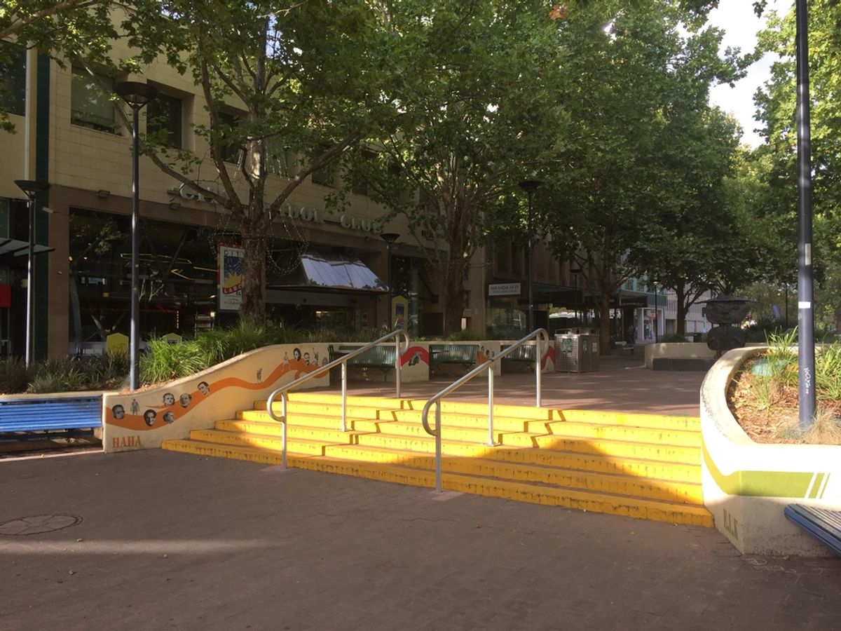 Petrie Plaza / Baileys Corner skate spot