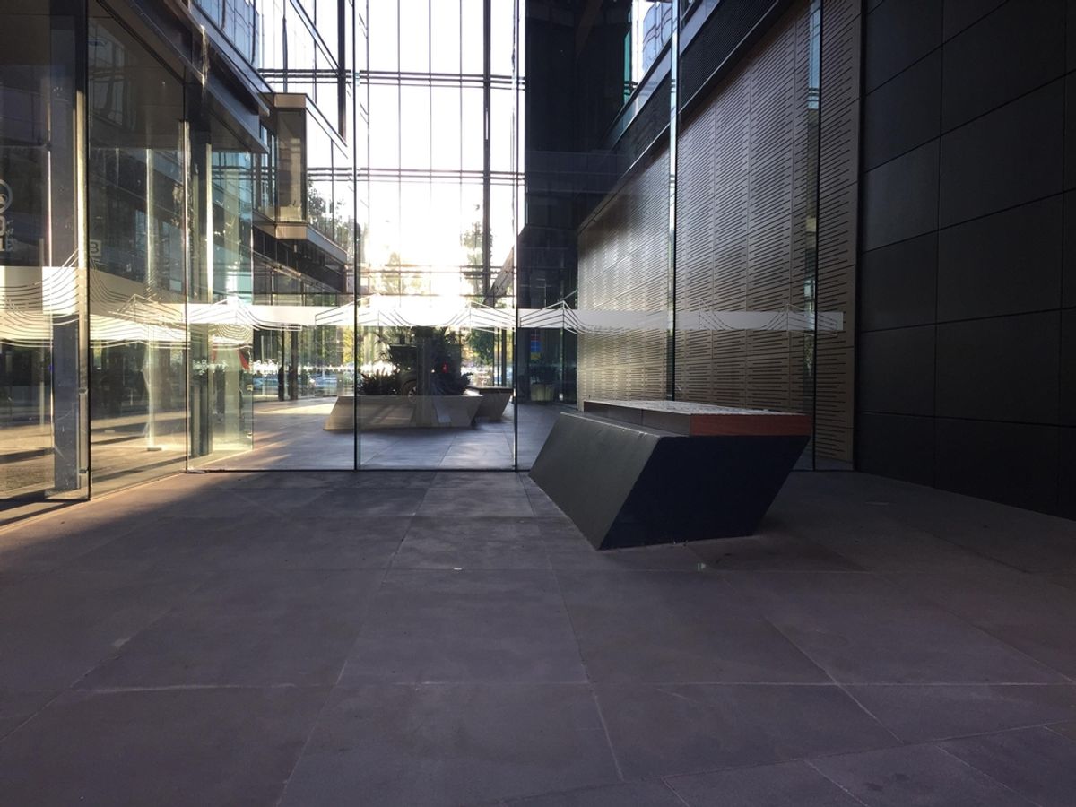 Wallride ledge skate spot