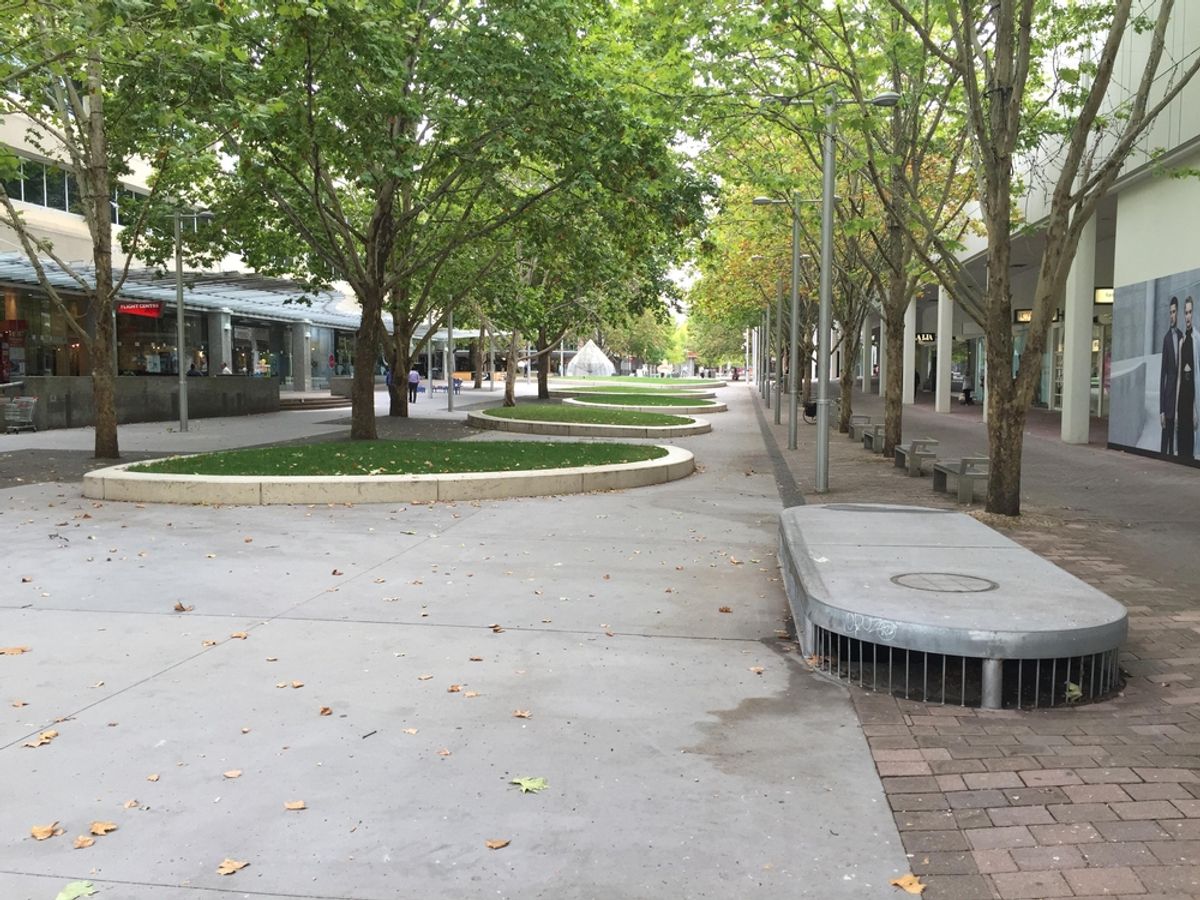 LEDGES - 222 City Walk skate spot