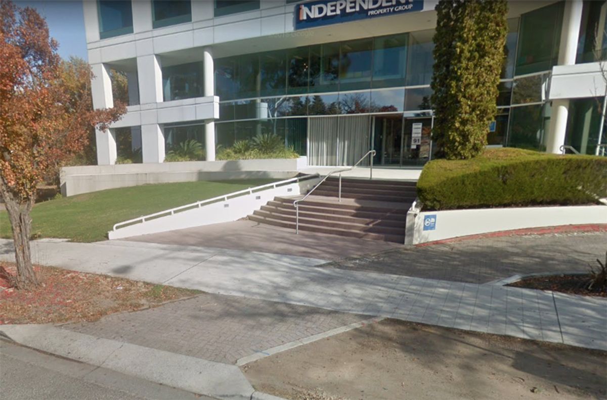 Independent Rail skate spot