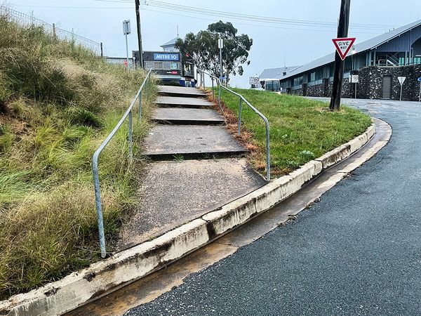 Jindy Bent Rail