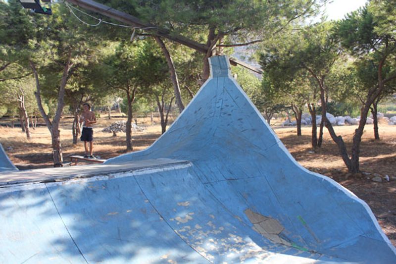 Kamari Ghetto Ramp