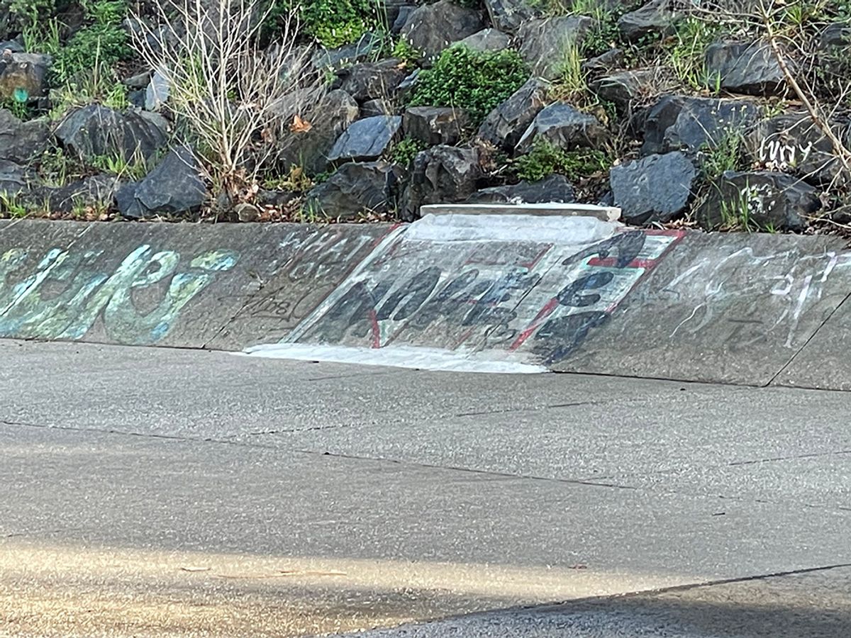Kooyong Ditch Curb skate spot
