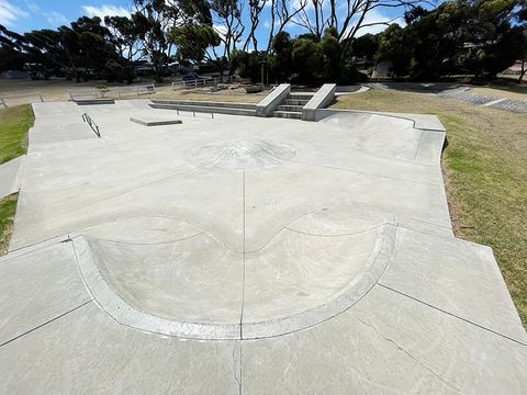 Kingscote Skatepark photo 5