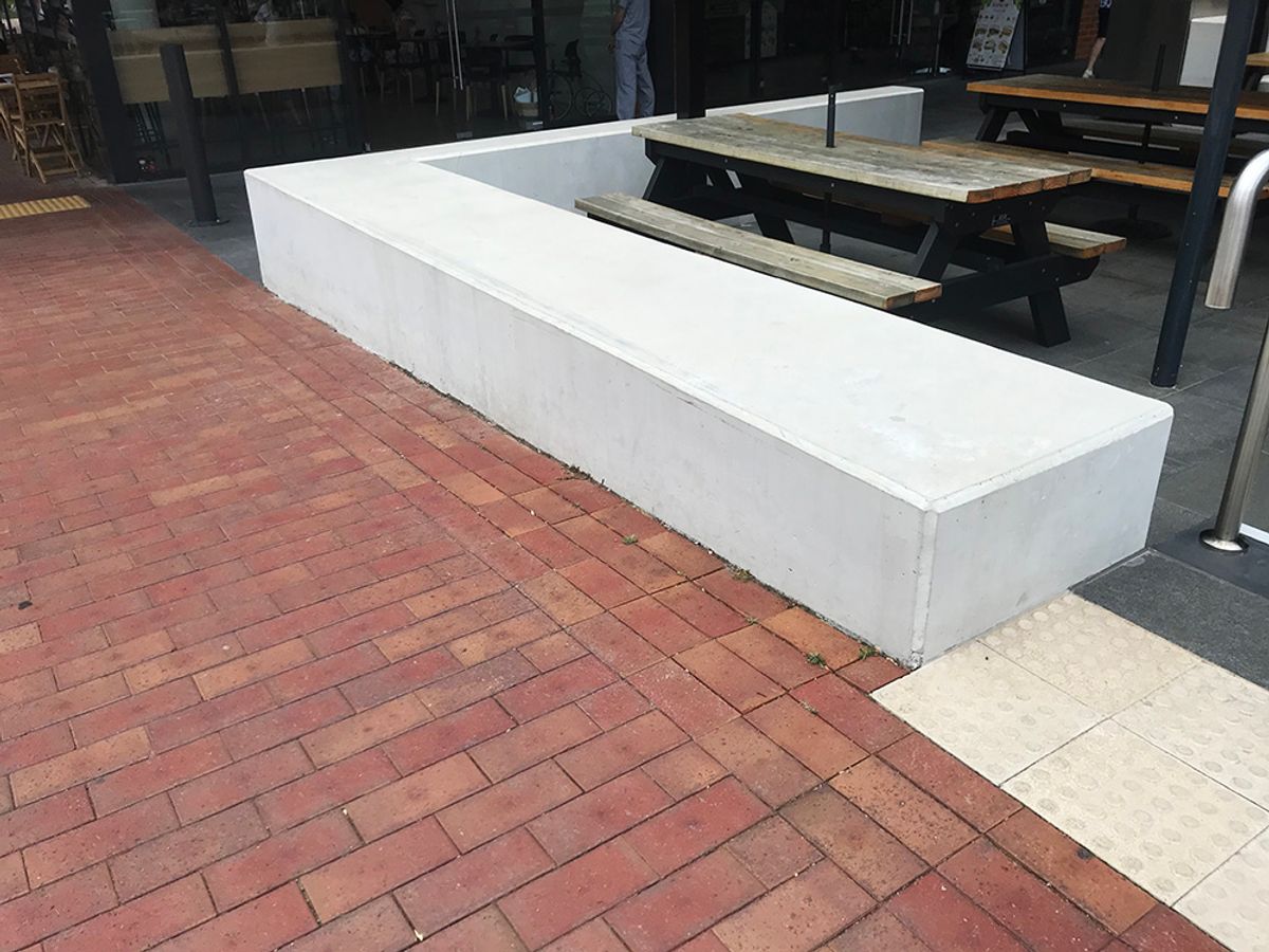 Supabarn Ledge skate spot
