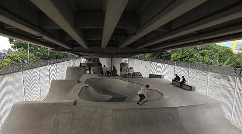 Kolong Flyer Over Skatepark