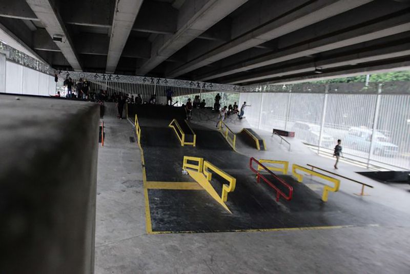 Kolong Flyer Over Skatepark