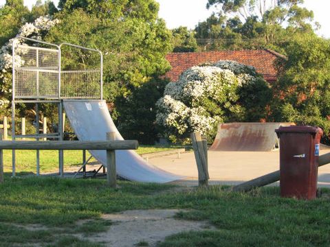 Korumburra Old  Skatepark photo 12