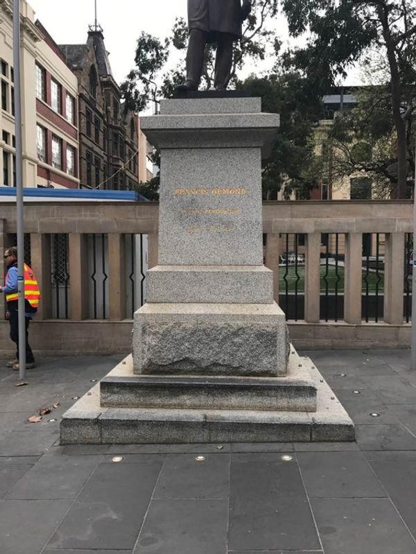 La Trobe St Ledge