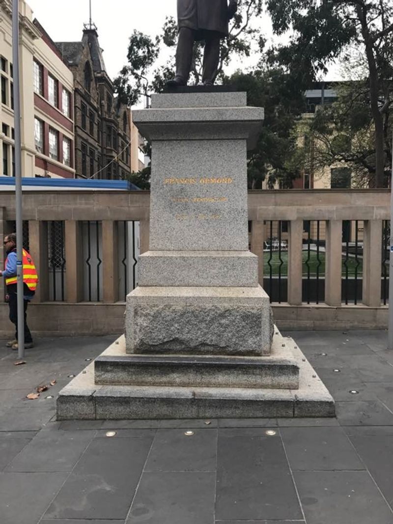 La Trobe St Ledge