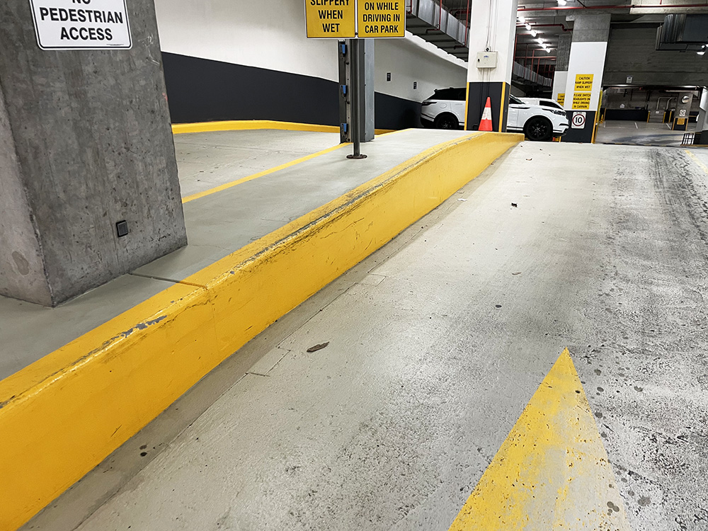 Little Lonsdale Yellow Curb