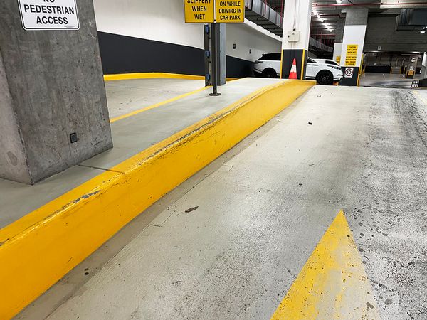 Little Lonsdale Yellow Curb