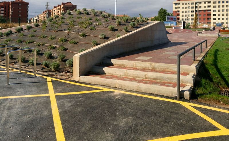 Logrono Skate Plaza 