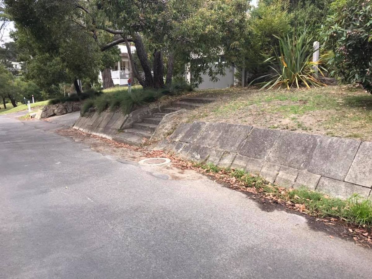 Charles St Bank skate spot