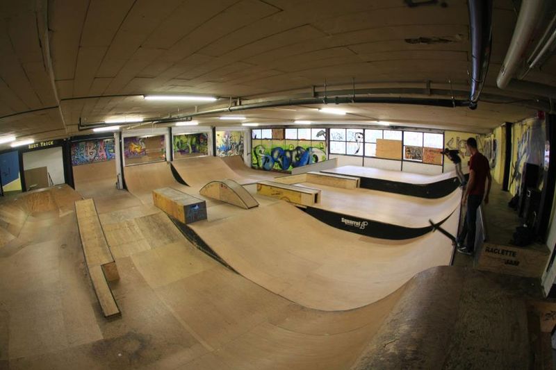 Loud Minority Indoor