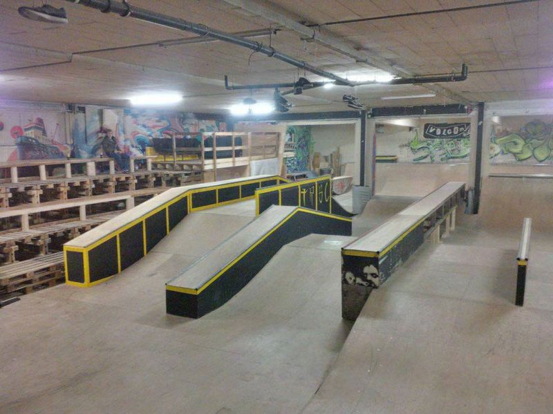 Loud Minority Indoor