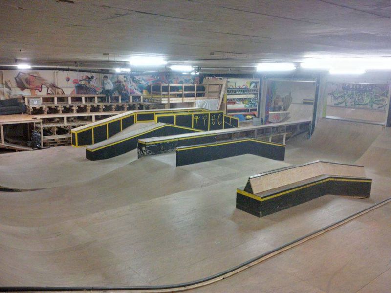Loud Minority Indoor