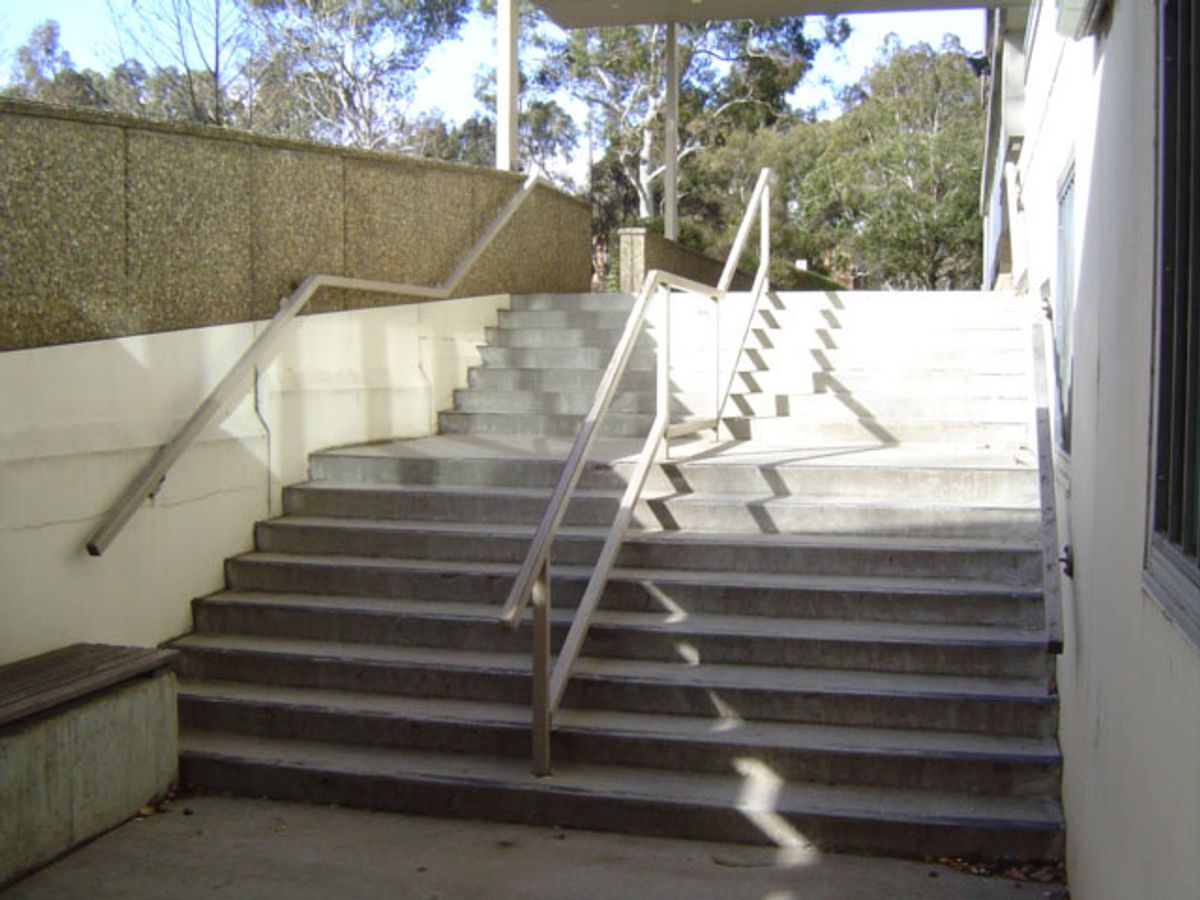 Mac House Rail skate spot