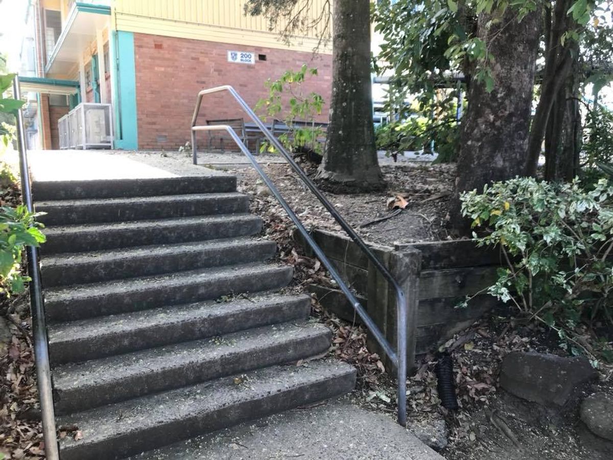 Mackay Scool Rail skate spot