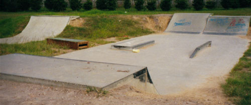 Mannering Park Skatepark
