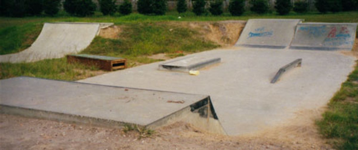 Mannering Park Skatepark