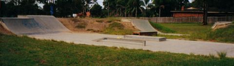 Mannering Park Skatepark photo 2