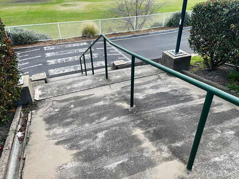 Melbourne High Maybe  Rail photo 3