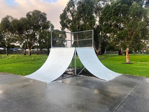 Merinda Park Skate Park photo 4