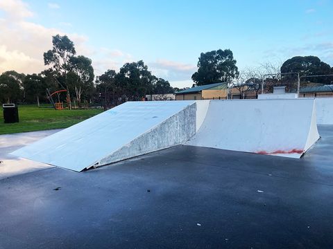 Merinda Park Skate Park photo 5