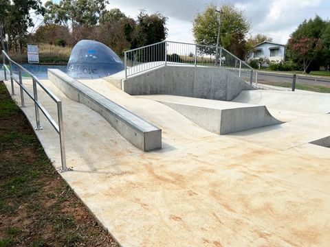 Milthorpe Skatepark photo 7