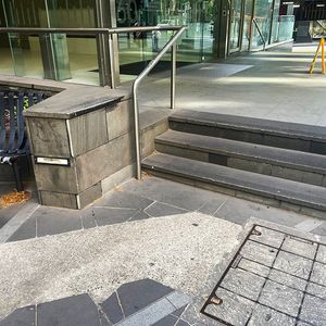 Queen St Mini Outledge