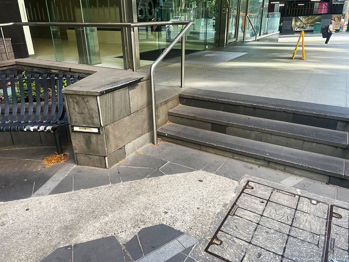 Queen St Mini Outledge skate spot