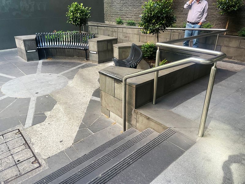 Queen St Mini Outledge