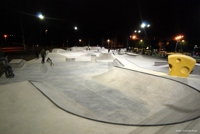 Moon Skate Park 