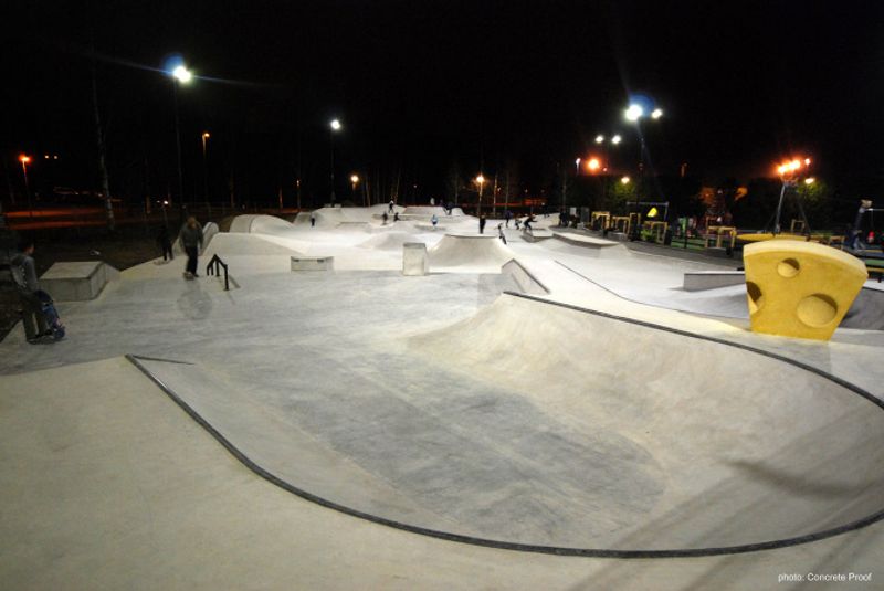 Moon Skate Park 