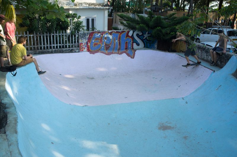Morjim Beach Bowl