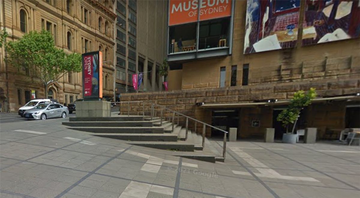 Museum Overrail skate spot