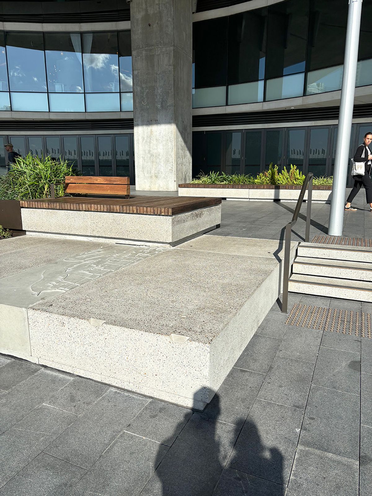 W Ledge skate spot