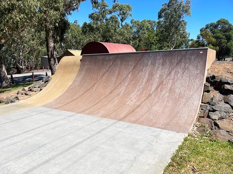 Nhill  Skatepark photo 3