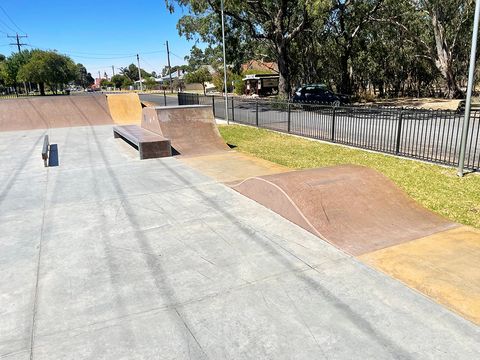 Nhill  Skatepark photo 4