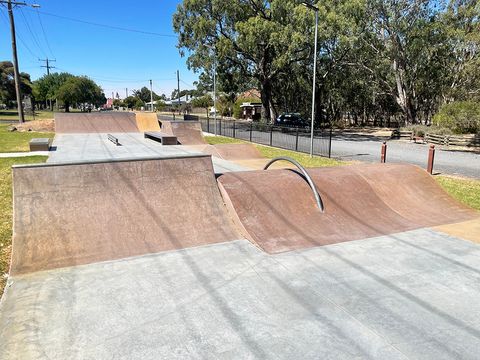 Nhill  Skatepark photo 9