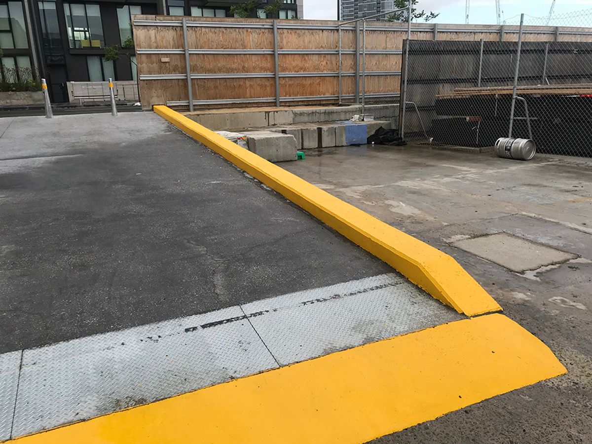 Docklands Curb skate spot